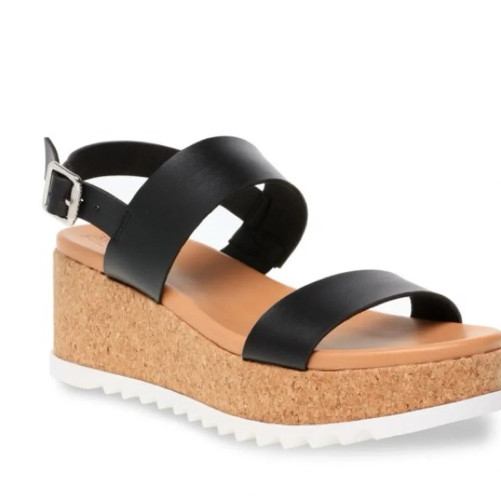 Time and Tru Platform sandals Shoe Size: 9 Shoe Closure: Buckle, Slingback